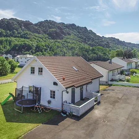 Lovely In With Kitchen Holiday home